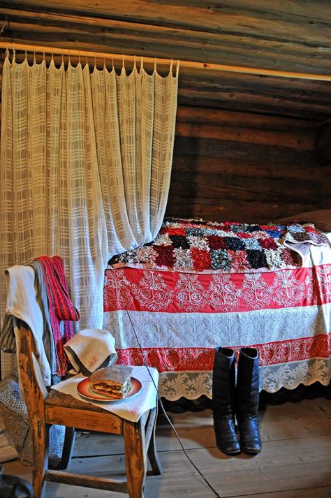 Russian Cottage, California Bedroom Style, Russian Dacha, Russian Decor, Routine Work, Russian Interiors, Simple Routine, Scraps Of Fabric, Window Treatments Bedroom