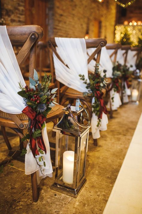 Christmas Aisle Wedding, Wedding Aisle Decorations Christmas, Winter Wedding Lighting, December Wedding Ceremony Decor, Christmas Aisle Decorations, Red And Gold Winter Wedding, Christmas Wedding Chair Decorations, Christmas Wedding Isles Decoration, Christmas Wedding Photo Ideas