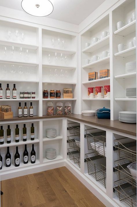 Pantry Redo, Closet Interior, Organiser Cucina, Pantry Layout, Pantry Room, Farmhouse Pantry, Custom Pantry, Organized Pantry, Pantry Remodel