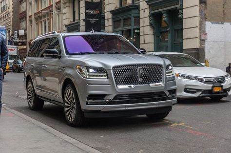 It looked sharp in an "Ingot Silver Metallic" paint job. Lincoln Suv, 2018 Lincoln Navigator, Royce Car, Family Cars, Future Vehicles, Ford Suv, Large Suv, Suv 4x4, Lincoln Aviator