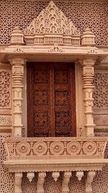 Temple Wall Design, Temple Carvings, Temple Wall Art, Ancient Paper, Drawing Furniture, Wall Carvings, Arte Yoga, Indian Temple Architecture, Fantastic World