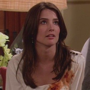 Robin Scherbatsky icon Robin Scherbatsky Haircuts, Cobie Smulders Aesthetic, Robin Scherbatsky Hair, Robin Sherbacky Outfits, Robin Sherbacky, Robin Scherbatsky Outfit, Himym Robin, Robin Himym, Robin Scherbatsky