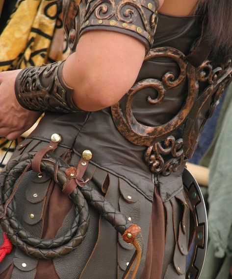 ✨ Fuckin Xena 😍✨ on Instagram: “Little details ❤️ #xena #warriorpeincess #lucylawless #legend #myth #forever” Xena Costume, Renée O'connor, Conan Exiles, Costume Armour, Viking Costume, Xena Warrior Princess, Xena Warrior, Wonder Woman Costume, Film Art