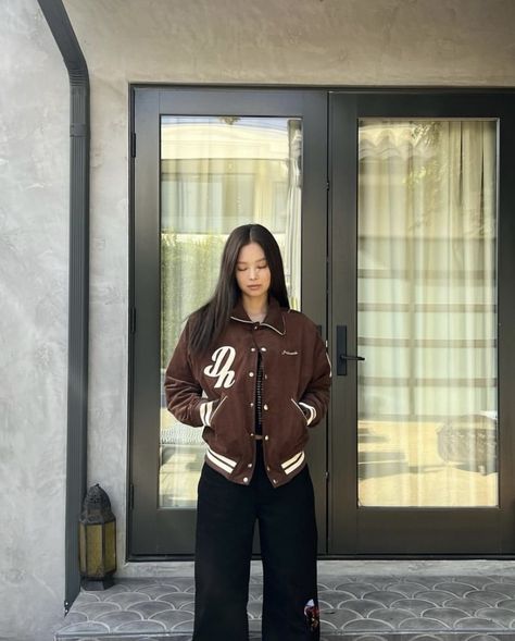 Jennie Kim Chanel Outfit, Jennie Kim Chanel, Female Goat, Anime Boy Hair, Jennie Icon, Casual Day Outfits, Jennie Lisa, Cute Poses For Pictures, Jennie Kim