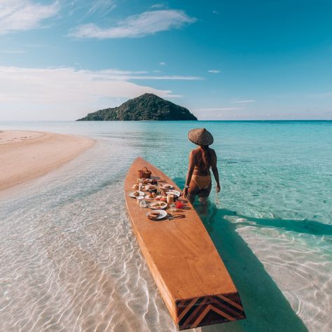 Floating breakfast in Bawah Reserve paradise. Nature Trip, Pool Photography, Breakfast Photo, Sun Clouds, Water Blue, Destination Voyage, Travel Nature, Best Resorts, Island Resort