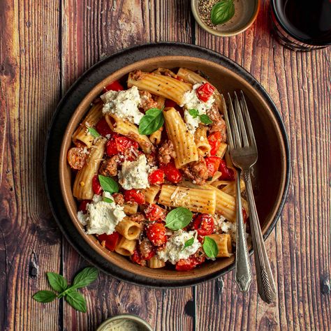 Sausage Tomato Pasta, Cherry Tomatoes Pasta, Sausage Bolognese, Pasta With Ricotta, Bolognese Pasta, Cherry Tomato Pasta, Quick Pasta, Pasta Bolognese, Spicy Sausage