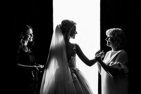 40 Award-Winning Images That Demand A Second Look Getting Ready Wedding, Wedding Picture Poses, Wedding Photography Tips, Creative Wedding Photography, Wedding Photos Poses, Photography Contests, Wedding Preparation, Bridal Photography, Wedding Photography Poses