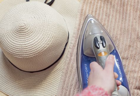 How to reshape a straw hat Straw Hat Crafts, Blundstone Style, Clog Outfit, Straw Fedora Hat, Straw Fedora, Summer Sun Hat, Straw Hats, Girl Fits, Sammy Dress