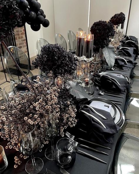 Black Affair Party Ideas, All Black Affair Party, All Black Affair Party Ideas, All Black Event, All Black Affair, 30th Birthday Party Themes, Party Decorations Black, Party Ideas Decoration, Silver Wedding Theme