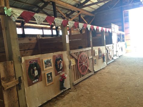 4H horse stall decorations Livestock Pen Decorations, 4h Pen Decorations, Horse Stall Decoration Ideas Fair, Horse Stall Decorations For Fair, 4h Decorations, Horse Stall Decorations, Fair Decorations, Horse Barn Decor, 4h Fair