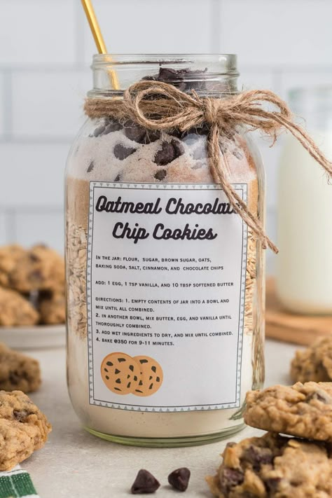 If you’re on the lookout for a great gift for a friend who adores food (especially cookies) or if you just want to simplify your own baking routine for upcoming homemade treats, then this recipe is perfect for you. This charming oatmeal chocolate chip cookie mix in a jar is not only a fantastic gift idea, but the cookies you’ll bake from it are so scrumptious. Trust me, they’re simply irresistible. All you have to do is combine the dry ingredients in a jar, then make the cookies when ready! Homemade Cookie Jar Gift, Best Cookie In A Jar Recipe, Diy Cookie Jar Gift, Mason Jar Baking Gifts, Cookie Mixes In A Jar, Christmas Cookies In A Jar Gift, Cookie Mix Gift Ideas, Cookie In A Jar Recipe Gift, Mason Jar Recipes Gifts Dry Mixes