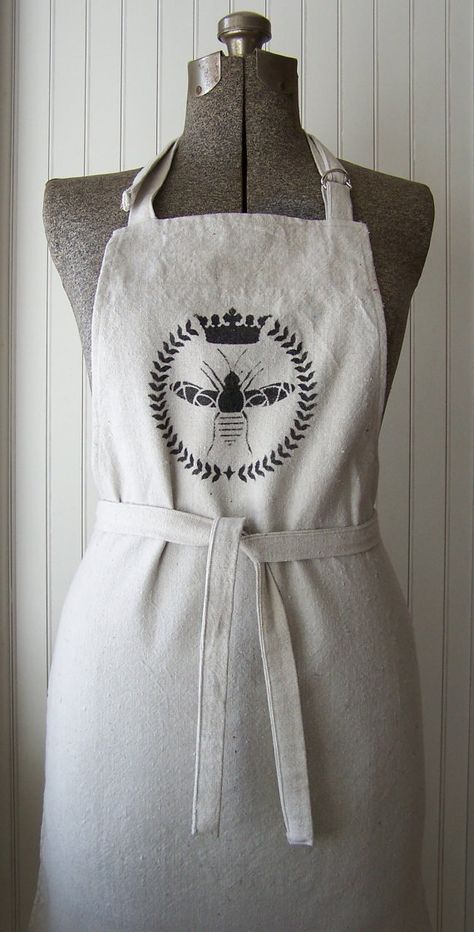 Bee Apron, Bee Clothes, Bee Clothing, Bee Fashion, Textile Paint, Honey Shop, I Love Bees, Bee Creative, Bee Keeper