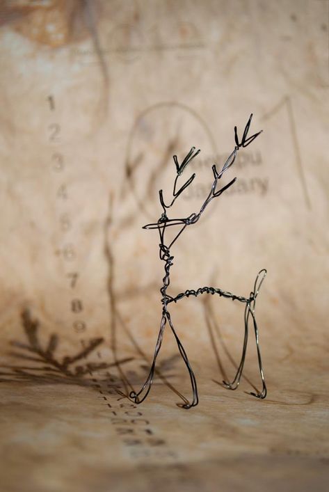 Once upon a time in a forest far, far away.... Wire Reindeer, Reindeer Sculpture, A Deer, Wire Sculpture, Wire Crafts, Christmas Mood, Recycled Crafts, Metal Crafts, Wire Art