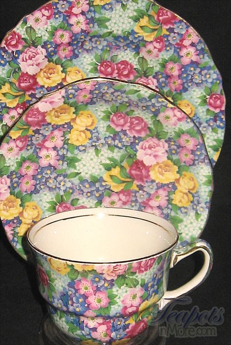 Royal Winton Julia Chintz Tea Cup & Saucer...beautiful piece of china history... Arte Pin Up, Chintz China, Royal Winton, Pretty China, Beautiful China, Pretty Cups, China Tea Sets, Vintage Teacups, Teapots And Cups