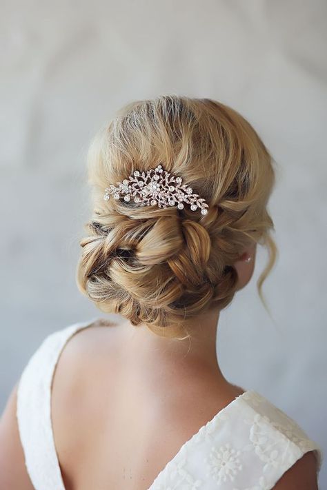 42 Gorgeous Wedding Hairstyles---eleagnt low bun updo wedding hairstyles with peral Pearl Hair Clips Loose Wedding Hair, Prom Hair Updo, Wedding Hairstyles Bride, Vintage Wedding Hair, Simple Wedding Hairstyles, Bridal Hair Updo, Elegant Wedding Hair, Vintage Hair Combs, Best Wedding Hairstyles