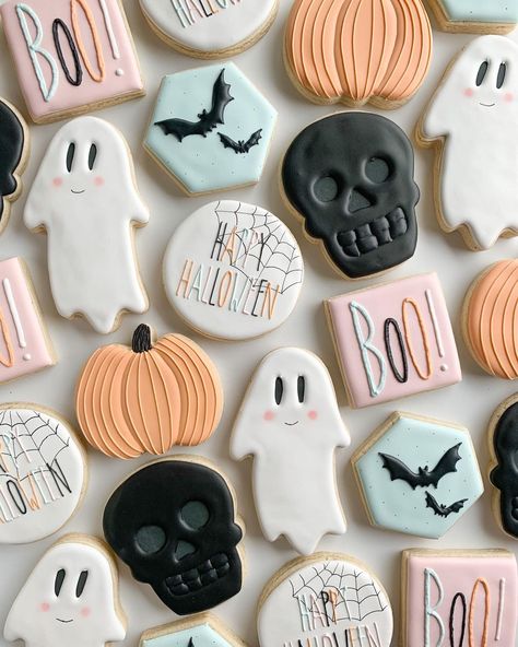 SugarBakesCo on Instagram: “Pastel + Halloween is my new favorite😍” Cute Halloween Cookies, Halloween Cookie Designs, Halloween Sugar Cookies Decorated, Pasteles Halloween, Dulces Halloween, Halloween Cookies Decorated, Halloween Sugar Cookies, Pastel Halloween, Halloween Sweets