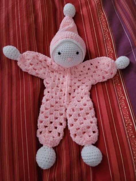 Granny Dolls, Crochet Lovey Free Pattern, Crochet Toys Free Patterns, Crochet Baby Gifts, Free Crochet Doily Patterns, Crochet Lovey, Crochet Heart Pattern, Yarn Dolls, Quick Crochet Patterns