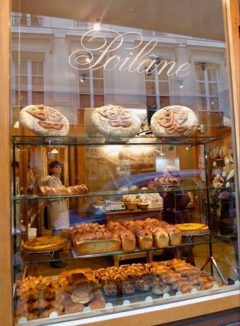 French Bakery Window Display, Grocery Store Window Display, Bakery Window Display Store Fronts, Bakery Outside, Bakery Window Display, Bakery Window, Cafe Window, Lunch Cafe, Pastry Display