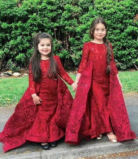 Mehndi Dress Bridal, Style Aesthetics Types, Casual Style Aesthetic, Mehndi Design Bridal, Dress Design Pakistani, Bridal Mehndi Design, Mehndi Outfit, Mehndi Dress, Wedding Dresses For Kids