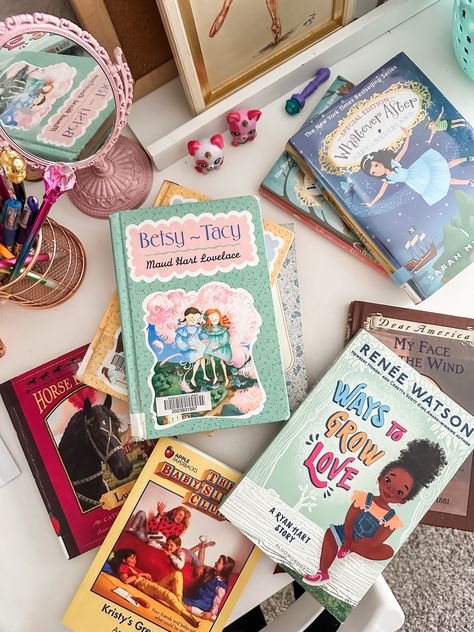 Favorite Chapter Book Series for Girls (ages 8-12) - Little School of Smiths Book Series For Girls 8-10, Dear America Books, Books For School, Books For Girls, Horse Story, Lily Calloway, Boy Girl Twins, Enid Blyton, Classic Fairy Tales