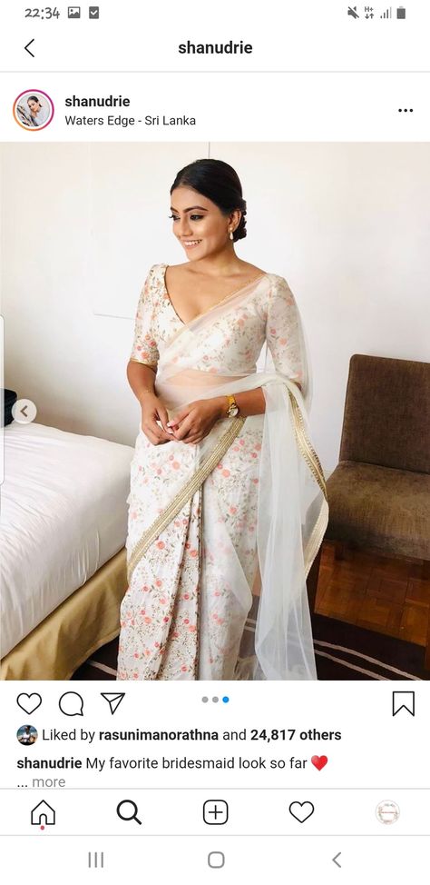 Shanudrie Priyasad Saree, Saree Convocation, Sri Lankan Saree, Shanudrie Priyasad, Hand Chain Bracelet, Insta Captions, Hand Chain, Saree Designs, Chain Bracelet