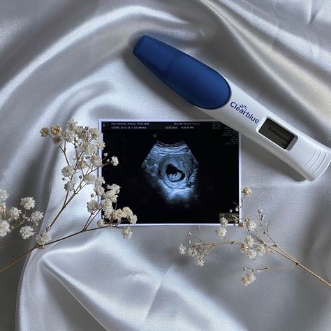 Preg Aesthetic, Vision Board Ideas Pregnancy, Positive Pregnancy Test Aesthetic, Baby Ultrasound Pictures Ideas, Pregnancy Test Photos, Pregnancy Test Aesthetic, Expecting Baby Announcement Ideas, Embarazo Aesthetic, Pregnancy Announcement Aesthetic