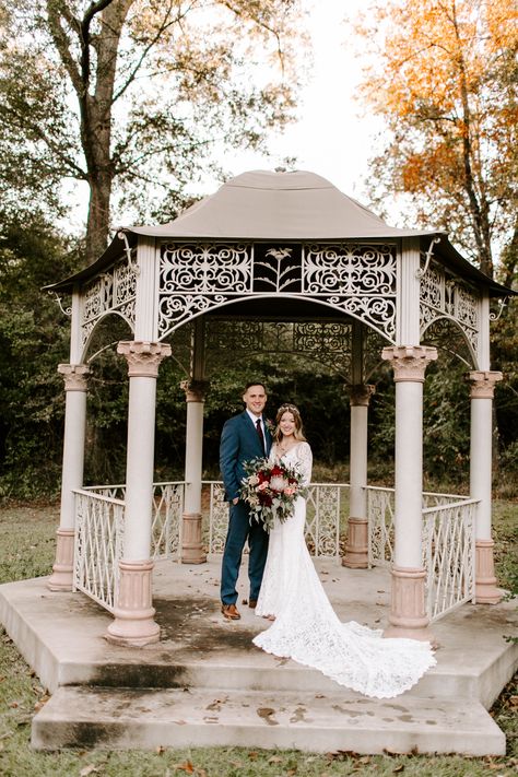 Bride And Groom Gazebo Pictures, Gazebo Wedding Photo Ideas, Gazebo Wedding Photography, Gazebo Wedding Pictures, Wedding Photos Gazebo, Gazebo Wedding Photos, Quinceanera Photos, Cozy Fall Wedding, Gazebo Pictures