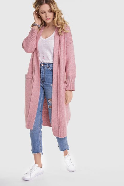 Long Cardigan Pink, Long Pink Cardigan Outfit Winter, Light Pink Cardigan Outfit Work, Long Pink Sweater Outfit, Pink Long Jacket Outfit, Light Pink Outfit Ideas Casual, Pink Long Cardigan Outfit, Rose Cardigan Outfit, Pink Cardigan Outfit Winter