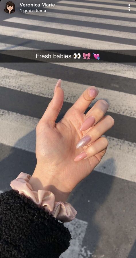 Red Nails Caption, Acrylic Nails Almond Shape, Nail Store, Nail Quotes, Beauty Hacks Nails, Celebrity Nails, Nail Art Instagram, Classy Acrylic Nails, Almond Acrylic Nails