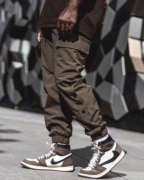 Travis Scott X Air Jordan 1 Retro High Og 'mocha', Air Jordan 1 Travis Scott Outfit Men, Nike High Tops Outfit Men, Jordan 1 High Mocha Outfit Men, Brown Air Jordan 1 Outfit, Air Jordan 1 High Outfit Man, Jordan 1 Travis Scott Outfit Men, Travis Scott Mocha Outfit, Travis Scott Air Jordan 1 Outfit