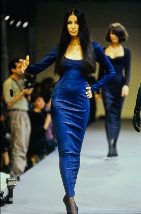 Azzedine Alaïa Fall 1993 RTW Gurmit Kaur, Azzedine Alaïa, Wedding Couture, 90s Runway, 90s Runway Fashion, Runway Fashion Couture, Vintage Runway, 90s Models, Azzedine Alaia