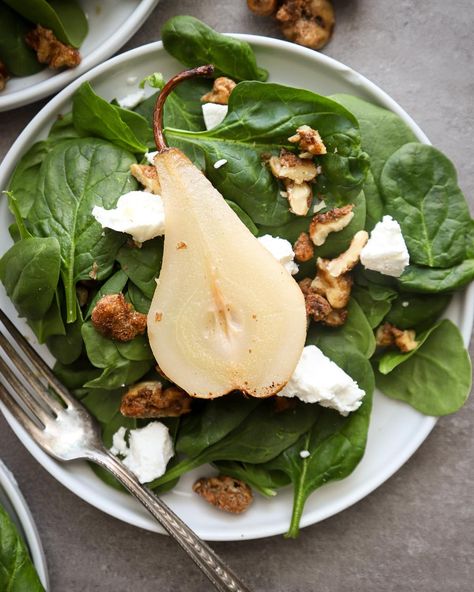 Poached Pear Salad With Fresh Spinach - A Red Spatula Poached Pear Salad Recipes, Poached Pear Salad, Ancient Grains Salad, Caramelized Walnuts, Pear Salad Recipes, Oat Groats, Elegant Food, Beautiful Salad, Salad Dressing Recipes Homemade