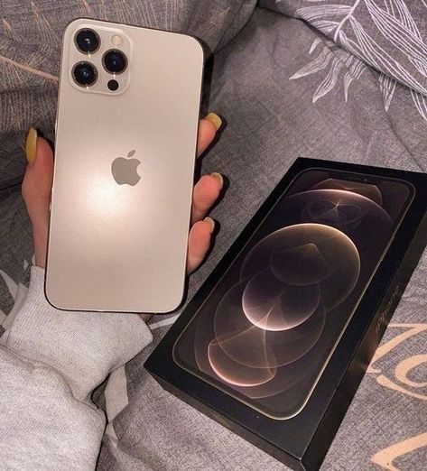 Win Phone, Game Hacker, Apple Iphone Accessories, Free Iphone Giveaway, Get Free Iphone, Iphone Obsession, Gold Iphone, Apple Phone Case, Iphone Pro