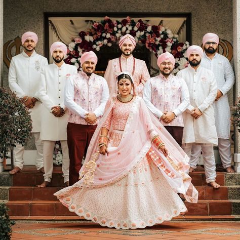 Must Have Wedding Pictures, Sikh Wedding Photography, Indian Wedding Pictures, Indian Wedding Poses, Bride Photos Poses, Groom Photoshoot, Bridal Photography Poses, Bride Photography Poses, Bride Photoshoot