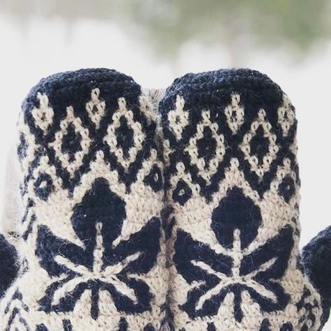 Natalia Kononova on Instagram: "Star Leaf Mittens Crochet Pattern. Featuring a pair made by @weav.made Stunning job and pictures! Thank you so much!!! Pattern is at OutstandingCrochet.com via link@in my profile. Technique: overlay mosaic crochet/ 1 colour in each row. Yarn: @scheepjes Our Tribe. #outstandingcrochet #crochetmittens #crochetpattern #crochet #mosaiccrochet #crochetaddicted" Mittens Crochet Pattern, Overlay Mosaic Crochet, Mittens Crochet, Mosaic Crochet, Crochet Mittens, Crochet Accessories, My Profile, Crochet Pattern, Mosaic