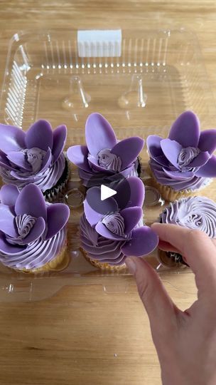 1.9M views · 27K reactions | Chocolate Flowers! 🌺 #dessert | Sheri Bakes | Kris Bowers · Material Girl Cupcake Techniques, Sheri Wilson, Petals Dress, Cupcakes Decorating, Frosted Cupcakes, Frosting Flowers, Decorated Cupcakes, Frosting Techniques, Icing Techniques