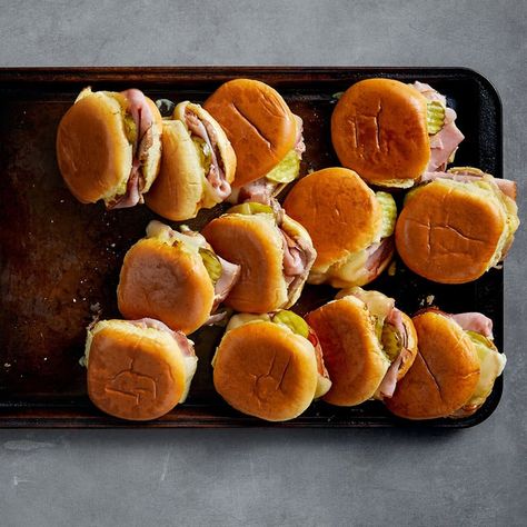 Enjoy a tasty and delicious meal with your loved ones. Learn how to make Cuban sandwich sliders & see the Smartpoints value of this great recipe. Cuban Sandwich Sliders, Sliders Healthy, Ww Sandwiches, Sandwich Sliders, Sandwich Dinner, Ww Appetizers, Cuban Sliders, Ww Lunch, Sliders Recipes