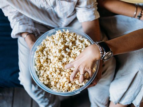 This 3-Ingredient Snack Is “Quite Possibly the Best Idea That Has Ever Been Thought Of” Lemon Popcorn, Popcorn Salad, Salty Popcorn, Popcorn Treats, Cereal Treats, Marshmallow Treats, Kevin Bacon, Microwave Popcorn, Cooking Game