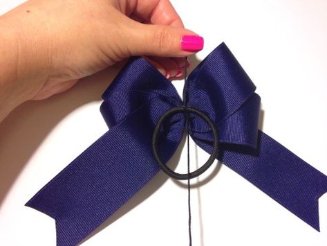 Perfect Ponytail Bow with Tails Diy Crafts To Sell On Etsy, Craft Fair Ideas To Sell, Ponytail Bow, Diy Ponytail, Hair Bow Instructions, Hair Salon Marketing, Gym Hair, Perfect Ponytail, Ribbon Ideas