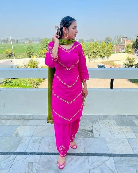 Hot Pink Suit, New Suit Design, Embroidery Suits Punjabi, Suits Punjabi, Bridal Jewelry Vintage, Suit Design, Pink Suit, Design Clothes, Embroidery Suits