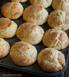 Cream Cheese Muffins - moist and delicious with the perfect, sugary-golden muffin top!  Quick and easy to make. Blueberry Cream Cheese Muffins, Nutella Muffin, Muffins Blueberry, Donut Muffins, Sour Cream Coffee Cake, Cream Cheese Muffins, Blueberry Cream Cheese, Cheese Muffins, Delicious Cream