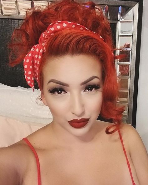 Pinup Wedding Hair, 50s Pin Up Hair, Pin Up Hair Tutorial, Pin Up Hairstyles, Rockabilly Hairstyles, Bun Maker Hairstyles, Pinup Hair, Pin Up Makeup, 50s Hairstyles