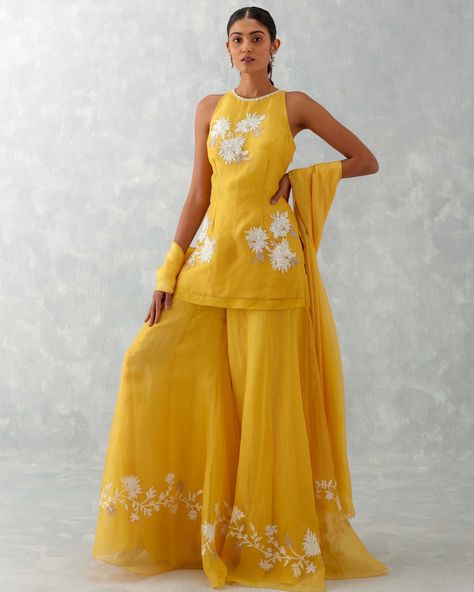 Sleeveless Pakistani Suits, Mango Yellow, Haldi Outfits, Kurta Sharara Set, Trendy Outfits Indian, Diwali Outfits, Kurta Sharara, Anarkali Dress Pattern, Short Kurta