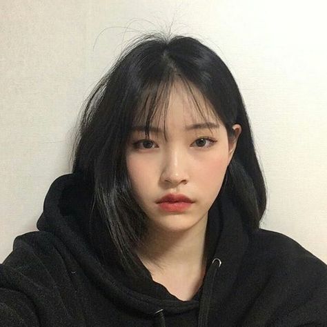 Light Bangs, Korean Short Hair, Asian Short Hair, Shot Hair Styles, Wispy Bangs, Penteado Cabelo Curto, Girl Short Hair, Short Hair With Bangs, Asian Hair