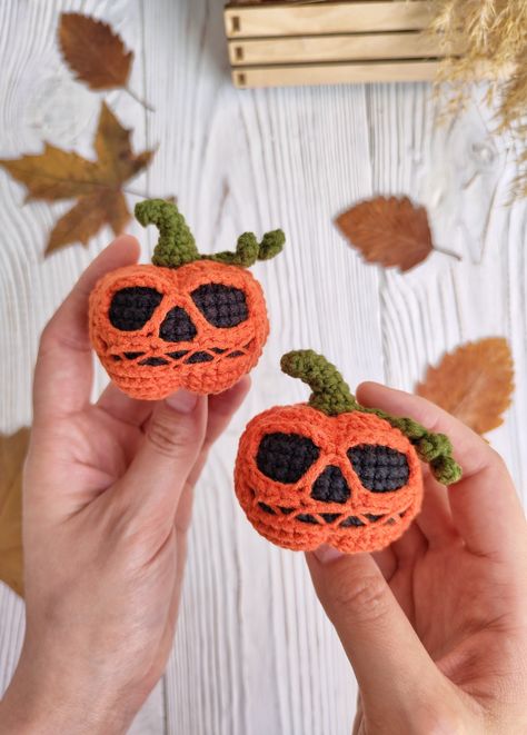 Crocheted Pumpkins, Pumpkin Crochet, Fall Crochet Patterns, Creative Pumpkins, Halloween Crochet Patterns, Crochet Fall, Holiday Crochet, Crochet Pumpkin, Fun Crochet Projects