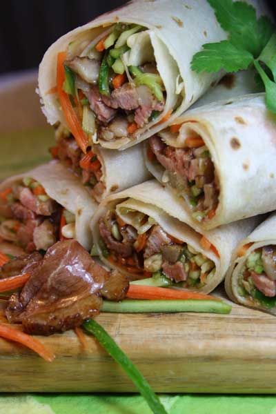 Sweet and Spicy Duck Wraps | Crush Magazine Duck Wraps, Rice Wrappers, Duck Soup, Duck Confit, Peking Duck, Roast Duck, Duck Recipes, Wrap Recipes, Fake Food