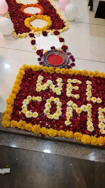 Bridal Home Entry Decoration, Welcome Decoration With Flowers, Flower Welcome Decoration, Welcome Home Flower Decoration, Simple Flower Decorations Indian, Welcome Flower Rangoli, Welcome Baby Decoration Ideas At Home With Flowers, Welcome Rangoli With Flowers, Baby Welcome Decoration Home Indian