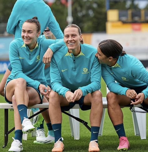 Emily Van Egmond, Caitlin Foord, Sam Kerr, Cup Photo, Soccer Inspiration, Womens Football, Arsenal Fc, Soccer Team, Soccer Players