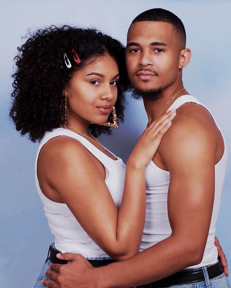 #diy #coupleshoot #90sfashion #90saesthetic #90stheme #couplesphotoshoot #couplegoals #photoshootoutfits #recipe 90s Couples Fashion, Y2k Couple Photoshoot, 90s Couples Photoshoot, 2000s Couple Photoshoot, 2000s Photoshoot Ideas, 2000s Couples, Early 2000s Photoshoot, 2000s Photoshoot, 90s Couples