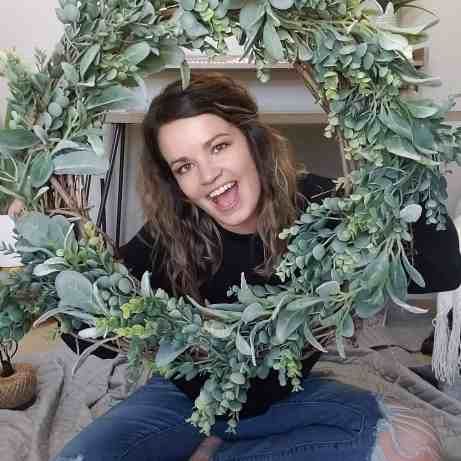 Wreath Above Bed, Easy Door Wreaths, Easy Wreaths, Model Magic, Easy Diy Wreaths, Lambs Ear Wreath, Homemade Home Decor, Vine Wreath, Material Wreaths